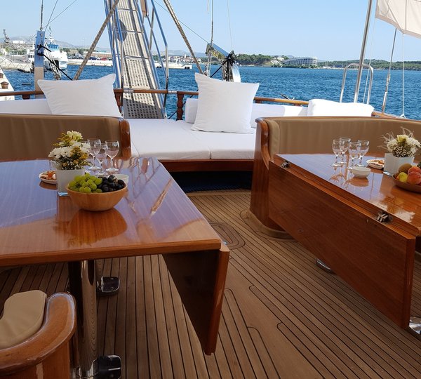Gulet DOLCE VITA - Aft Deck Dining