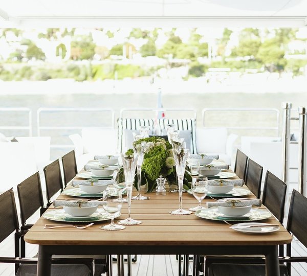 Gulf Craft Yacht ALTAVITA - Alfresco Dining