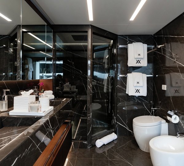 Gulf Craft Yacht ALTAVITA - Ensuite 3