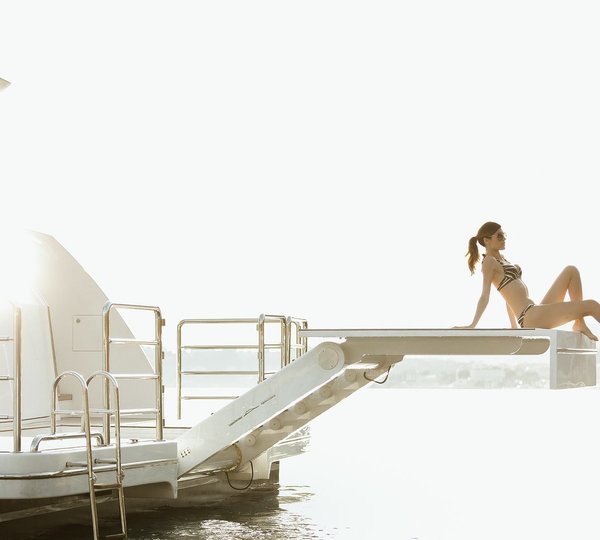 Gulf Craft Yacht ALTAVITA - Raised Platform Bikini Lifestyle