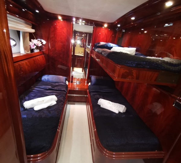 Twin cabin with Pullman down