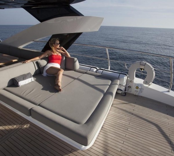 INSOMNIA Sistership Exterior - Foredeck