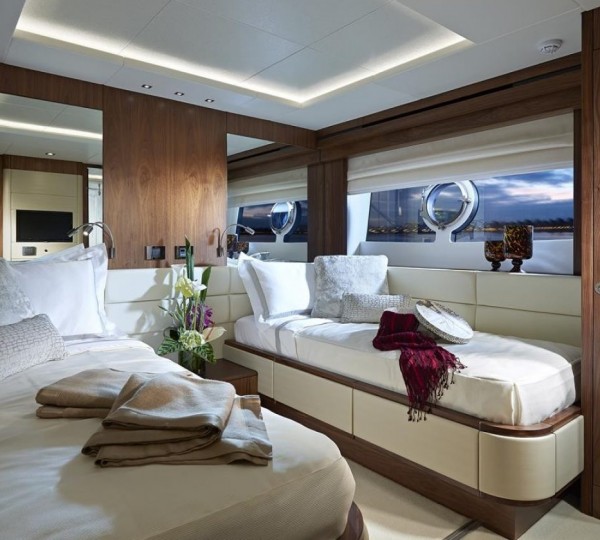 INSOMNIA Sistership Interior - Twin Cabin