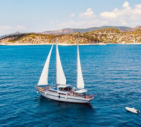 IRIS PS Sailing Yacht