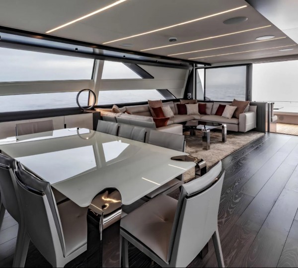 Interior  Relaxation Area With Dining