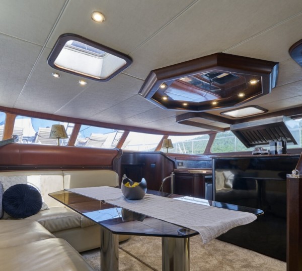 Interior Relaxation Area With Bar