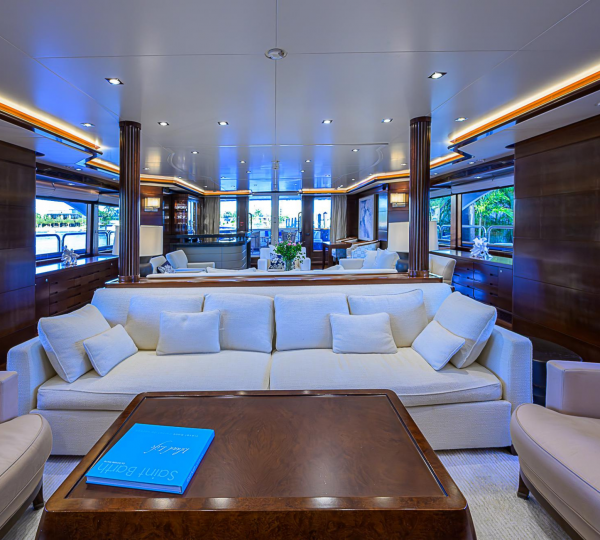 Interior Relaxation Area With Bar