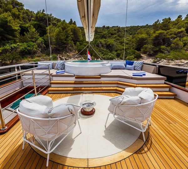 Jacuzzi And Seating Area