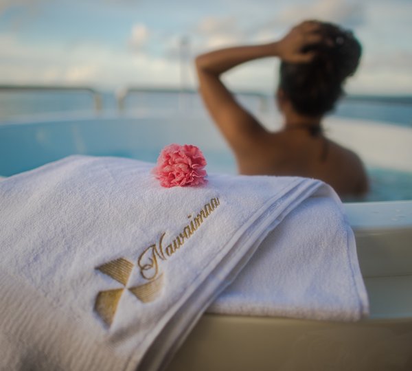 Jacuzzi Luxury On The Top Deck