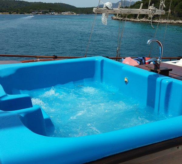Jacuzzi Tub