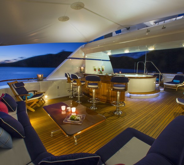 Jacuzzi With Louning Area