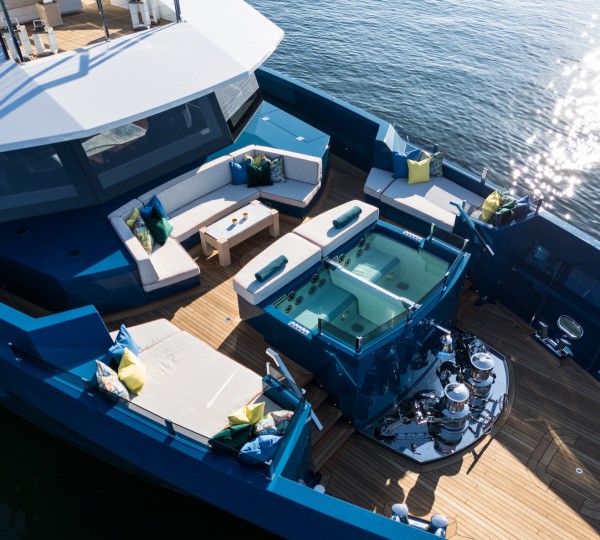 Jacuzzis - Photo Jeff Brown