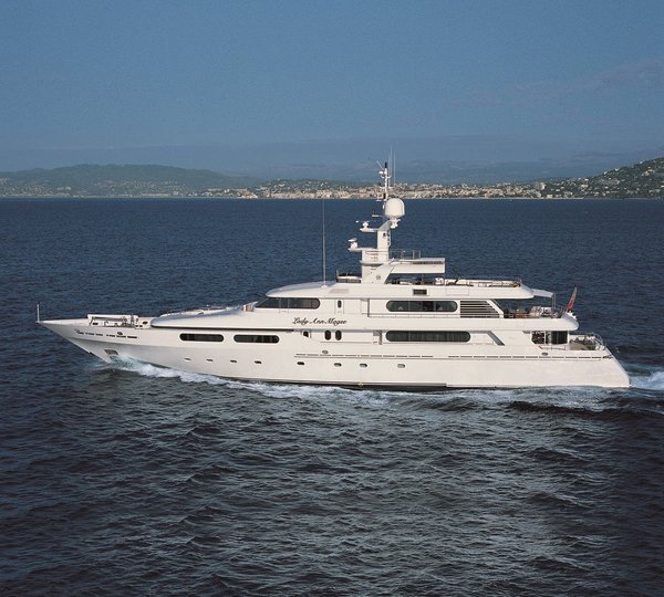 LADY ANN MAGEE Exterior