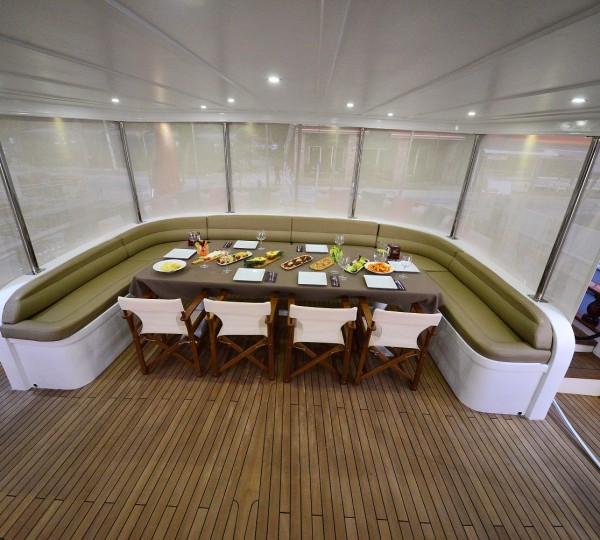 Aft deck dining