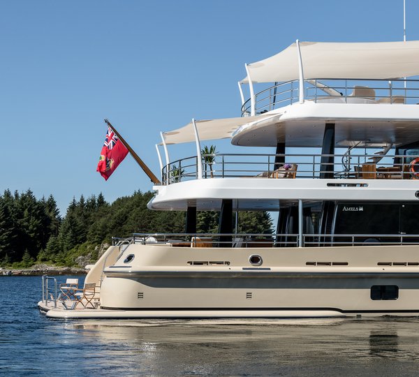 LILI - Exterior Detail