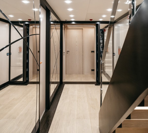 LOWER DECK COMPANİONWAY