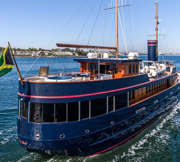 Lady Bahi Exterior - Cruising