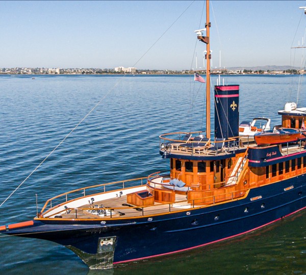 Lady Bahi Exterior - Cruising