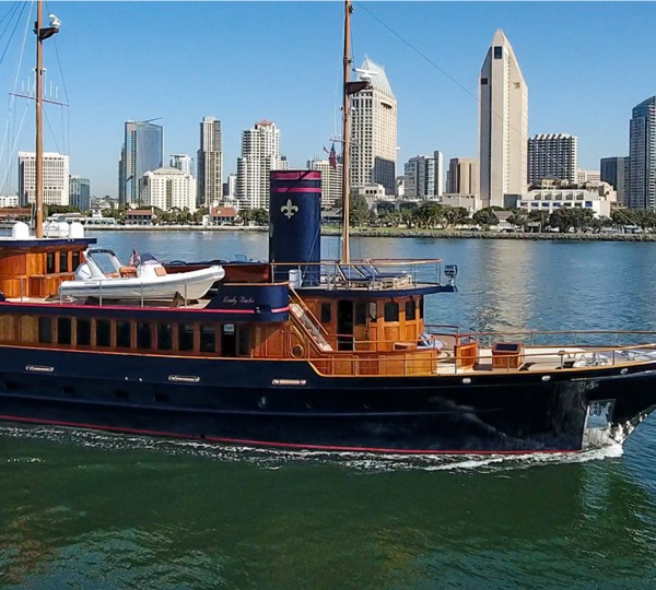 Lady Bahi Exterior - Cruising