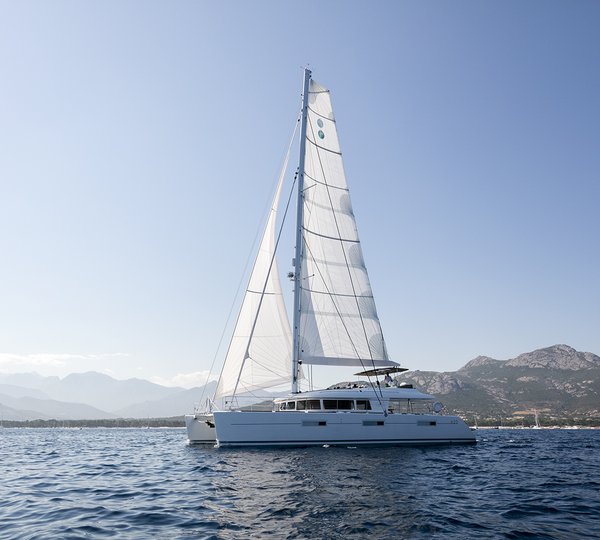 Lagoon 62 Catamaran TWIN - Cruising