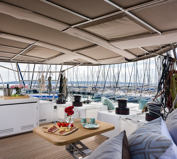 Lagoon 620 OPAL - Flybridge