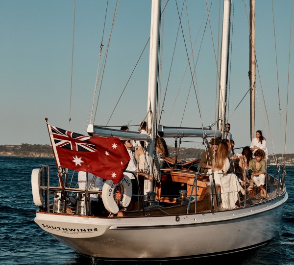 Lifestyle - Stern Sails Away