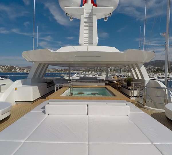Liquid Sky Yacht Charter Details Cmb Yachts Charterworld Luxury Superyachts