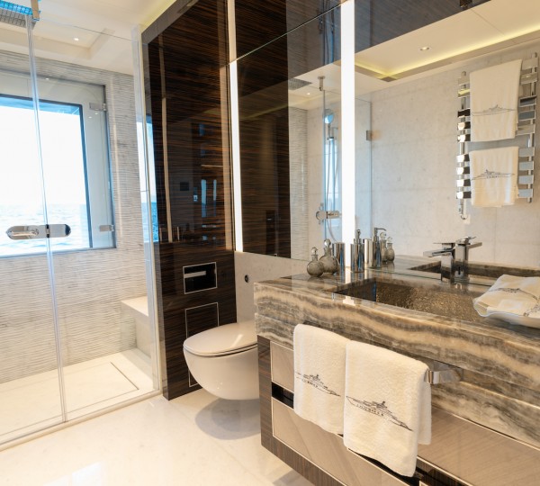 Lower Deck Guest Bahtroom