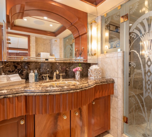 Lower Deck Master Ensuite Bathroom