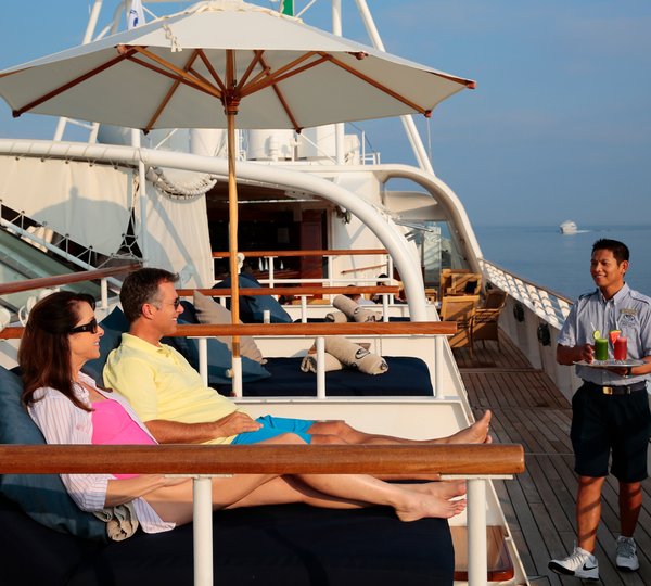 Luxury Yacht SEA DREAM Service