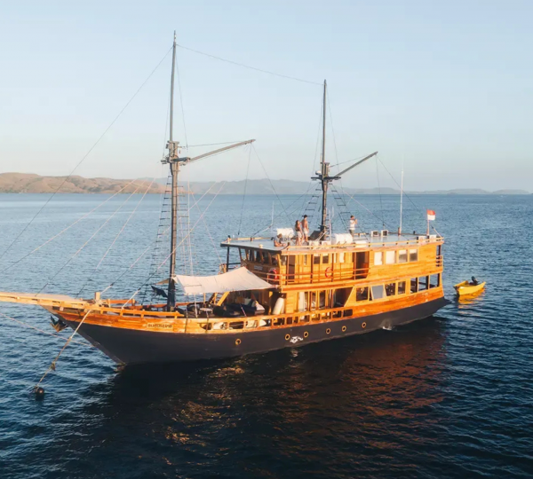 Luxury Superyacht AUGUSTINE PHINISI
