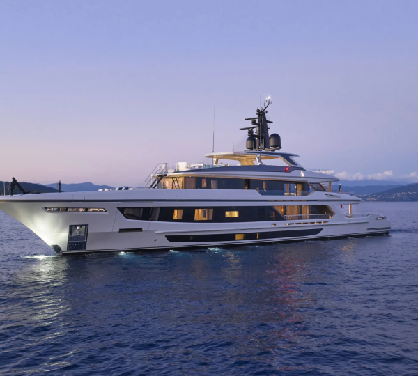 Luxury Superyacht AWANDRA