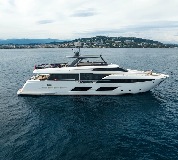 Luxury Superyacht NINETEEN 42