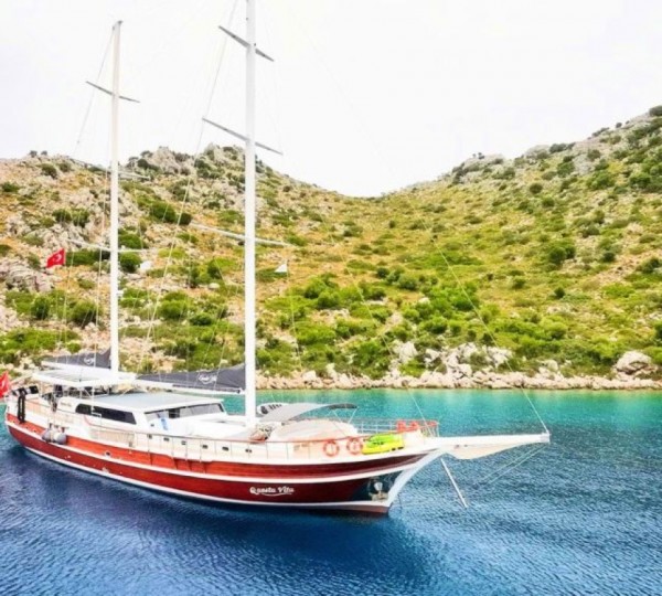 Luxury Superyacht QUESTA VITA