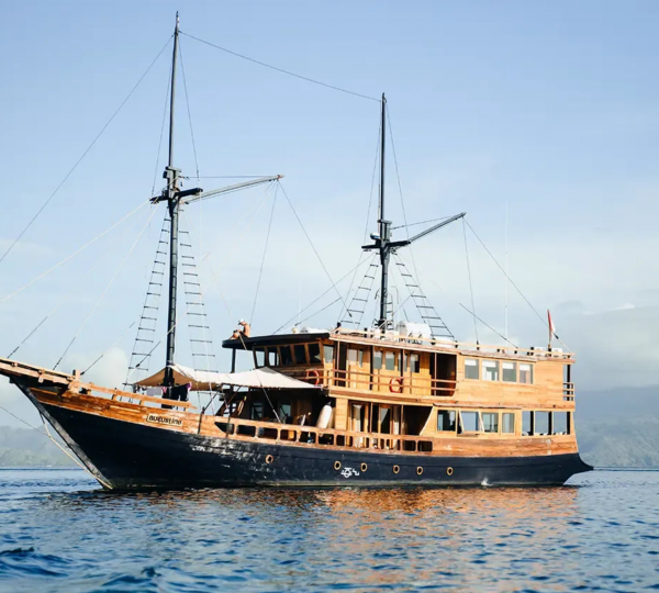 Luxury Yacht AUGUSTINE PHINISI