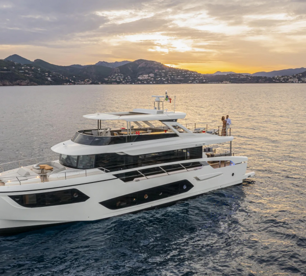 Luxury Yacht AZUR