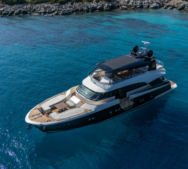Luxury Yacht BELLA LUNA