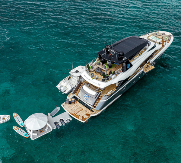 Luxury Yacht CIELO NERO