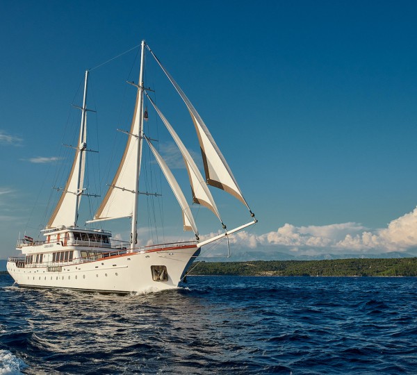 Luxury Yacht CORSARIO