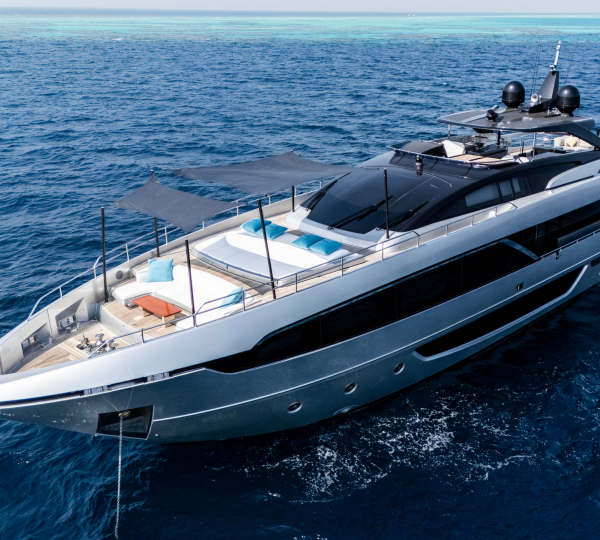Luxury Yacht DARK HORSE