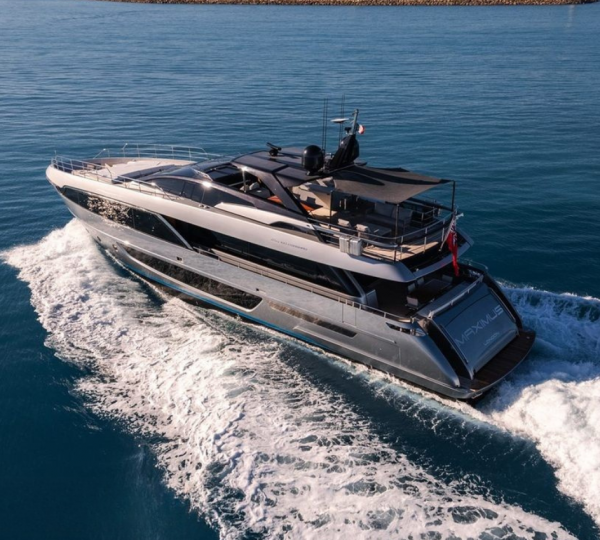 Luxury Yacht HP6