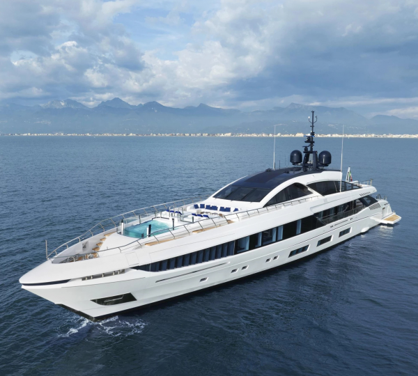 Luxury Yacht SHE'S A 10 TOO