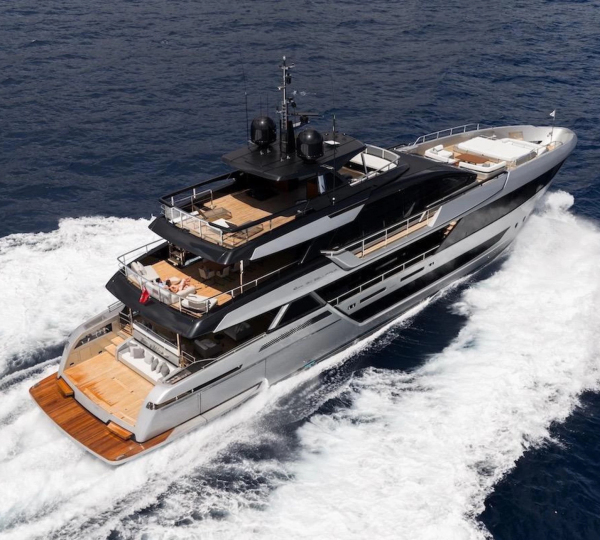 Luxury Yacht TASTY WAVES