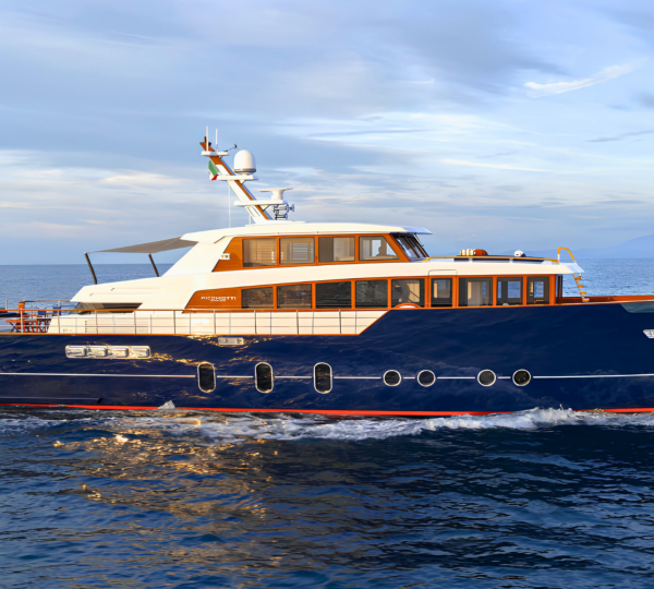 Luxury Yacht THE GENTLEMAN
