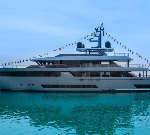 Luxury Motor Yacht FIFTY