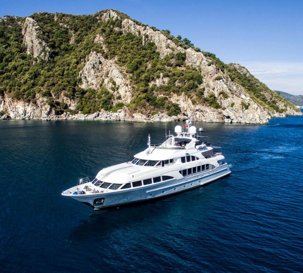 Luxury Motor Yacht QUEST R
