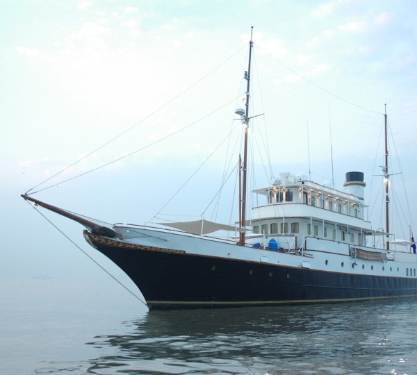 Luxury Superyacht KALIZMA