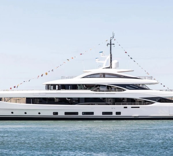 Luxury Yacht AMANTIS