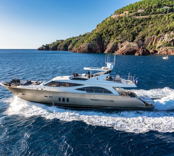 Luxury Yacht ARMONEE Running