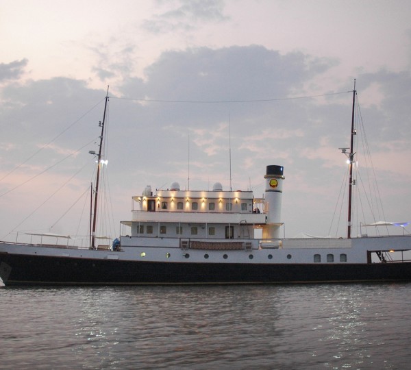 Luxury Yacht KALIZMA